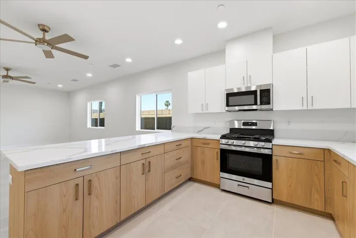 14-30125 Avenida Juarez - Kitchen
