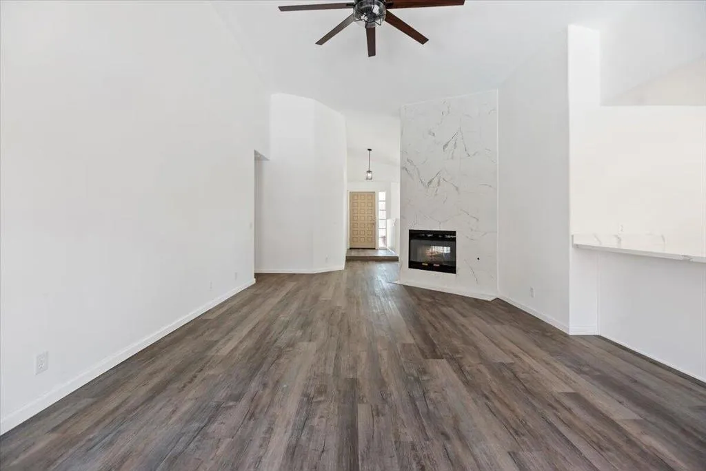 25-Family Room
