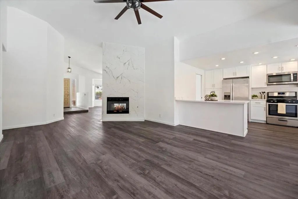 26-Family Room