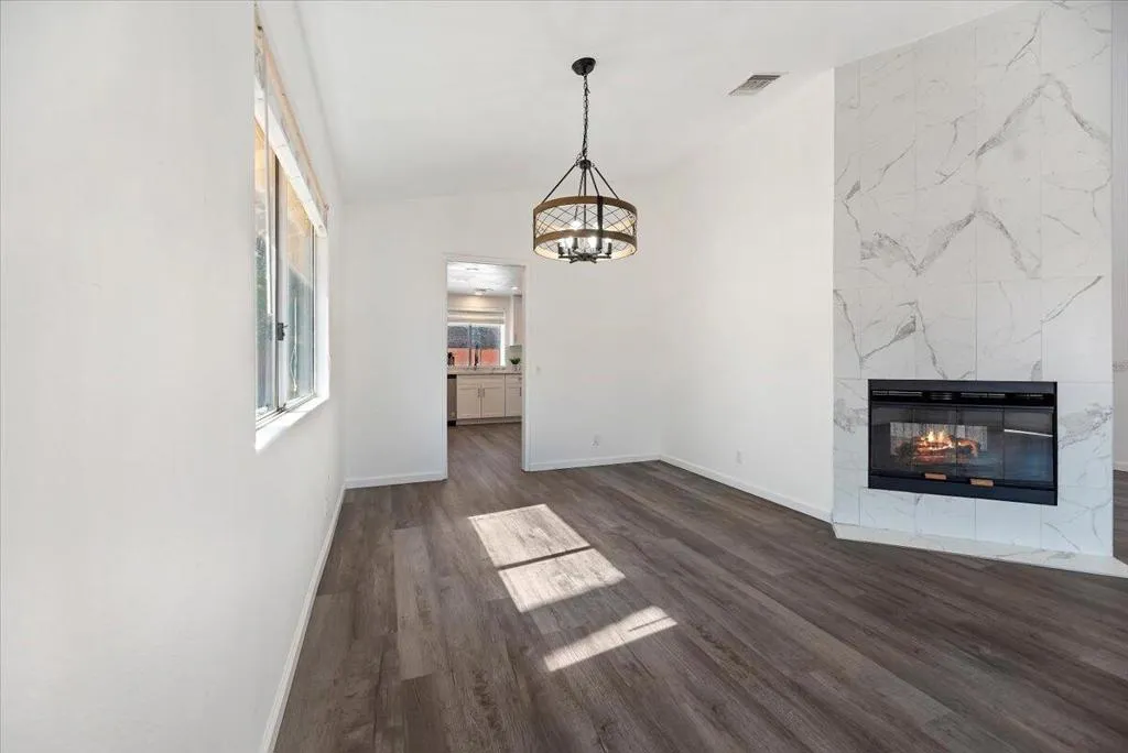 16-Dining Room