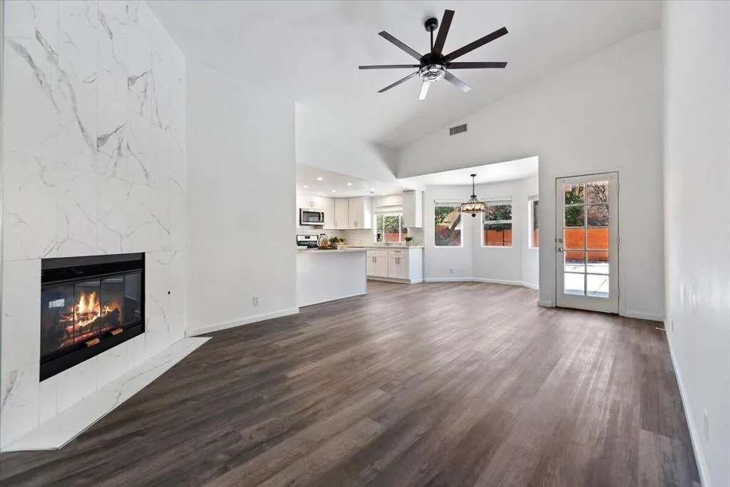 28-Family Room