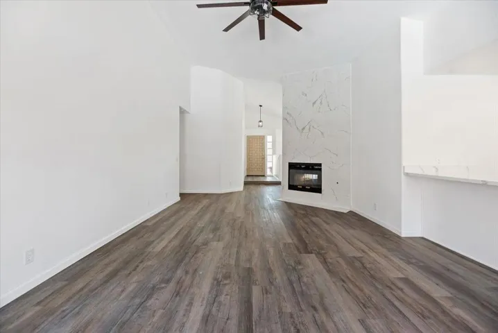 25-Family Room