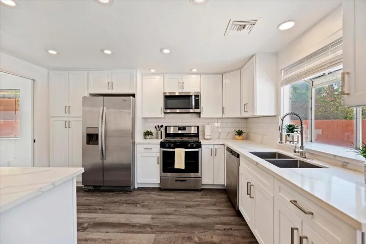 20-Kitchen