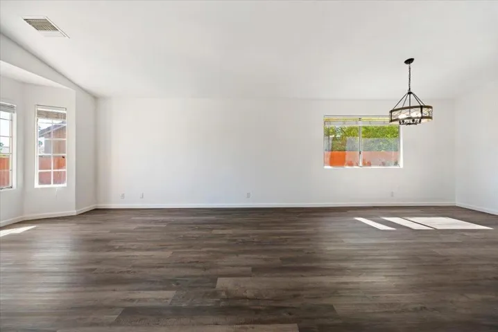 09-Living & Dining Room