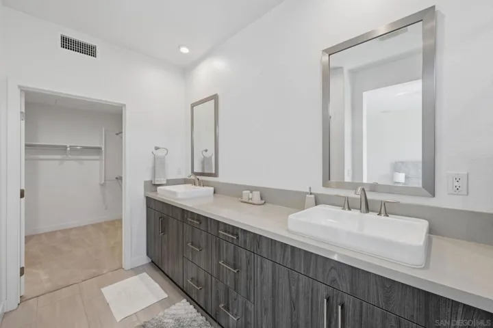 2806 Avella Cir, San Diego, California 92108