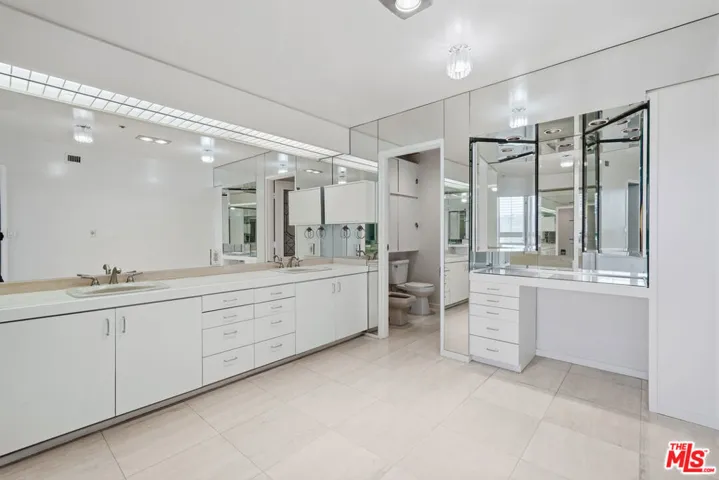 10430 Wilshire Boulevard 1701, Los Angeles, California 90024