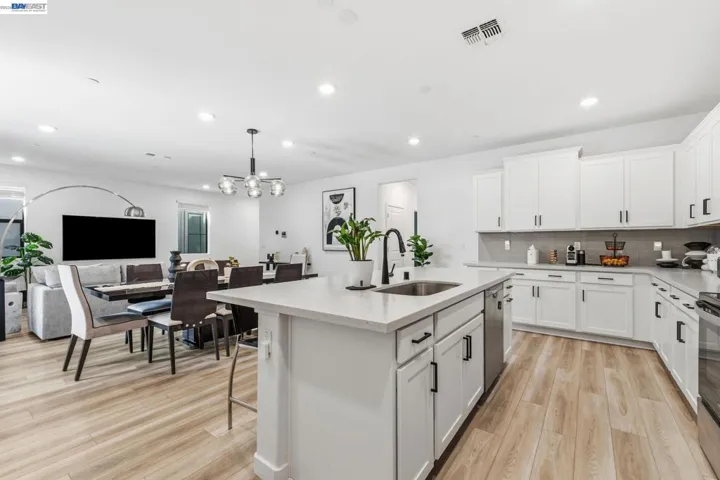 8949 Camino Colegio, Rohnert Park, California 94928