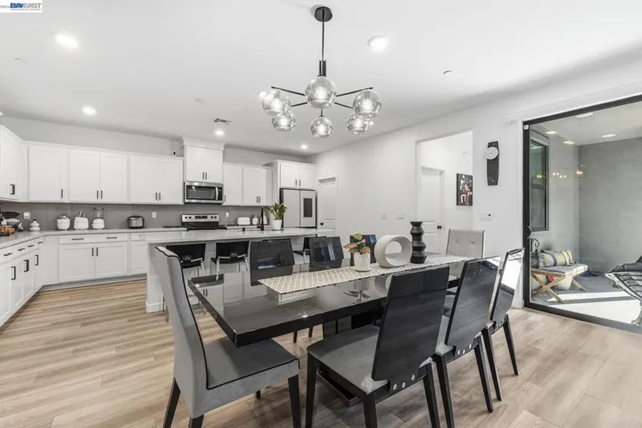 8949 Camino Colegio, Rohnert Park, California 94928