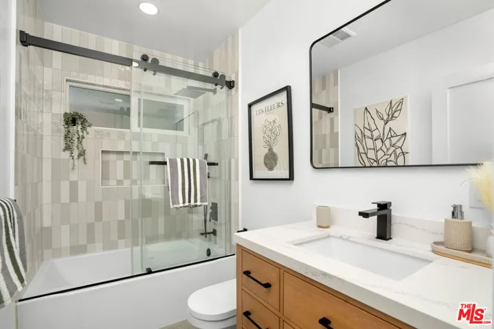 Bathroom #2 (ensuite) - Front