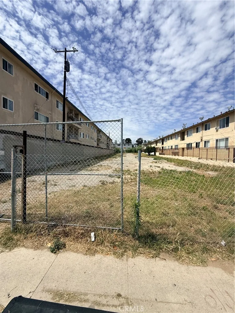 3621 W 104th