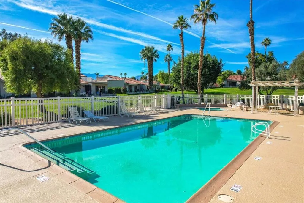 Palm Desert Resort Community Pool & Spa