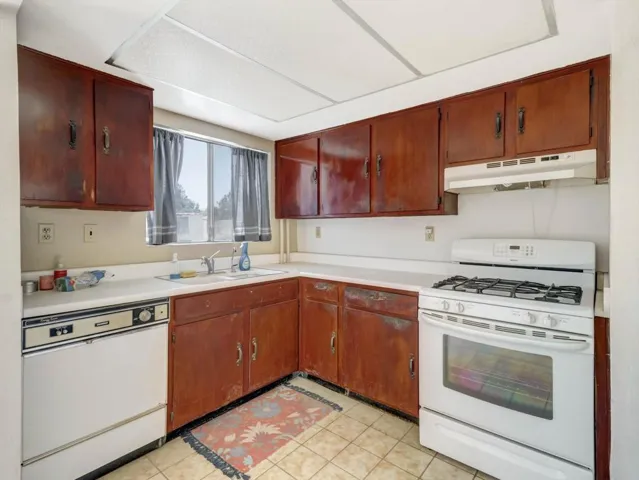 14-42805 Virginia Ave-14