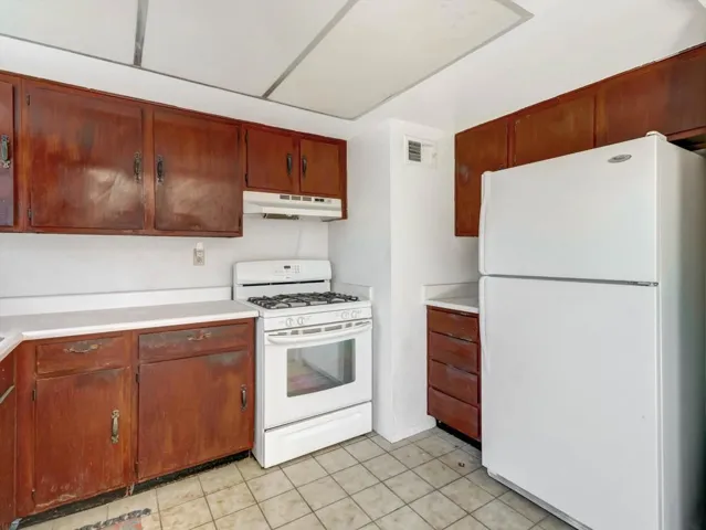 16-42805 Virginia Ave-16