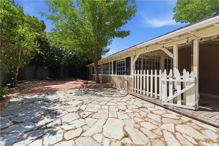 8356 Ducor Avenue, Canoga Park, California 91304