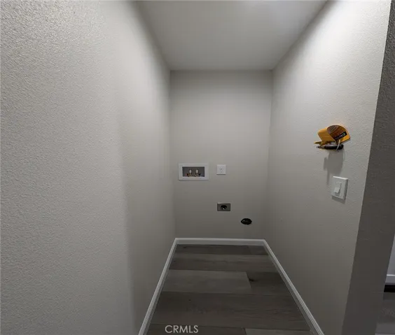 1438