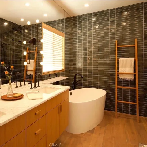 Primary en-suite with soaking tub, heated floors and steam shower