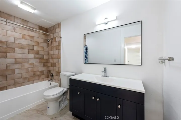18620 Hatteras Street 169, Tarzana, California 91356