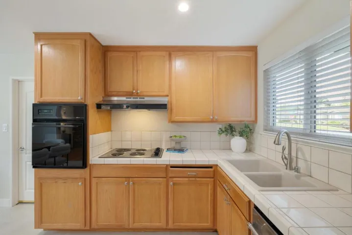579 Arran Court, Sunnyvale, California 94087