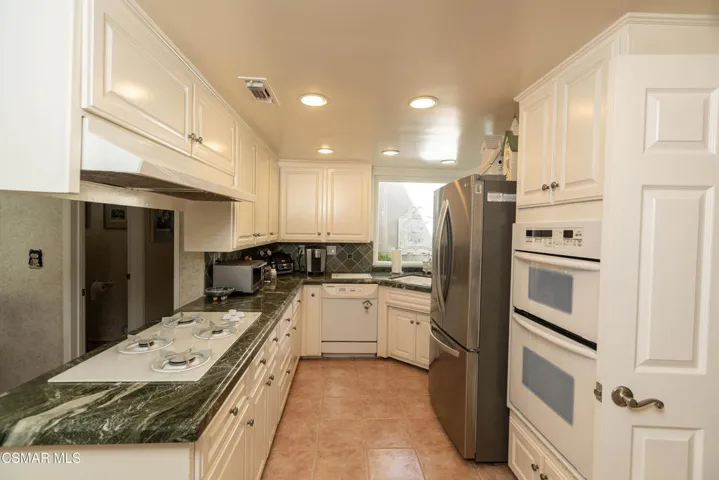 22312 Mobile Street 08