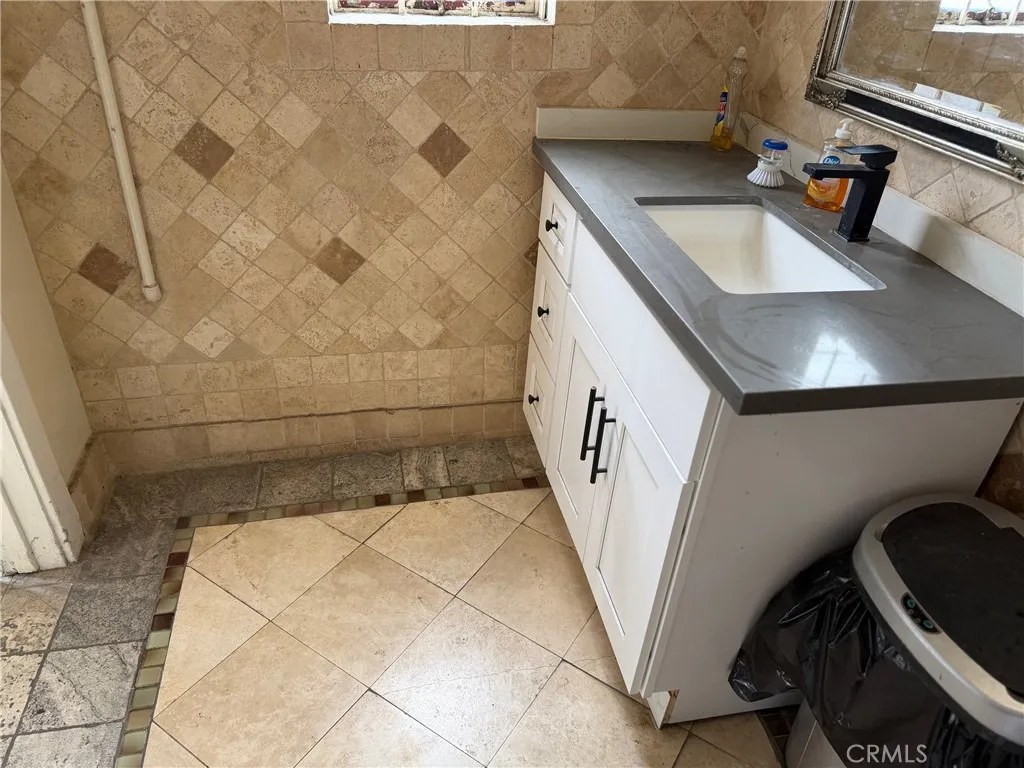 7059 Reseda, Reseda, California 91335 — photo 4
