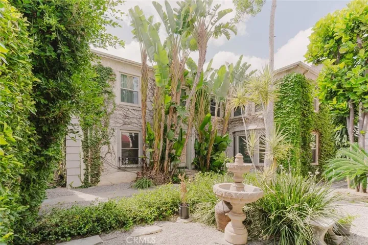5962 San Vicente Boulevard 4, Los Angeles, California 90019