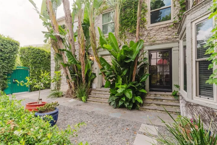 5962 San Vicente Boulevard 4, Los Angeles, California 90019