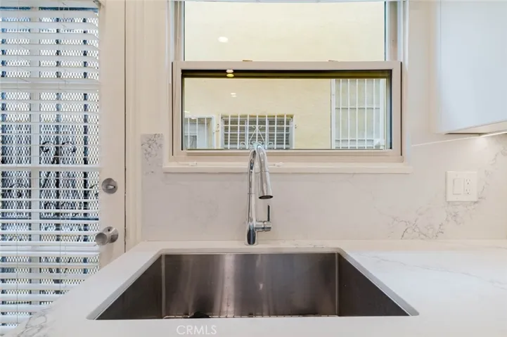 5962 San Vicente Boulevard 4, Los Angeles, California 90019