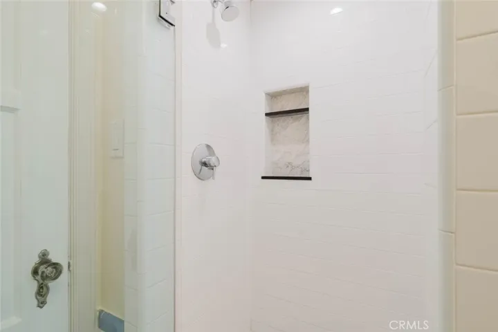 5962 San Vicente Boulevard 4, Los Angeles, California 90019