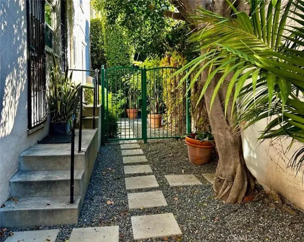 5962 San Vicente Boulevard 4, Los Angeles, California 90019