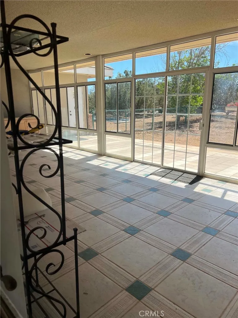 outdoor enclosed patio