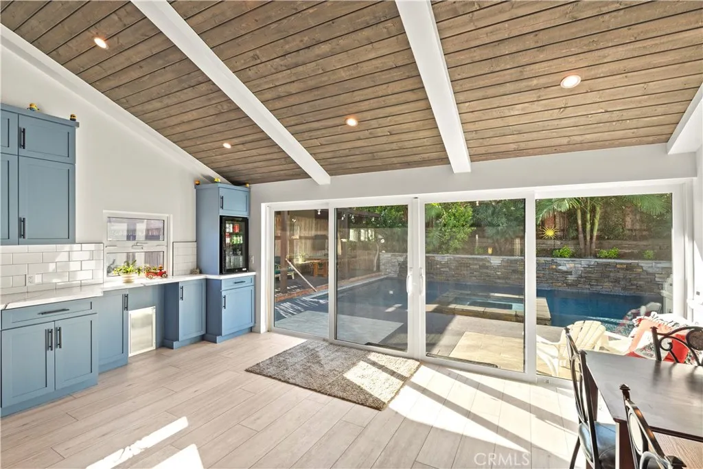 Indoor/Outdoor area
