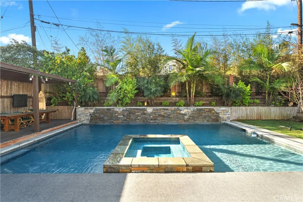 Entertainer's Pool