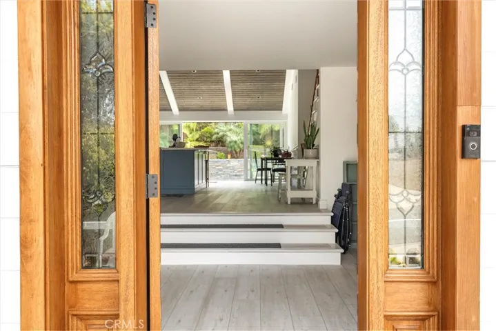 Totally Open Front Yard to Backyard