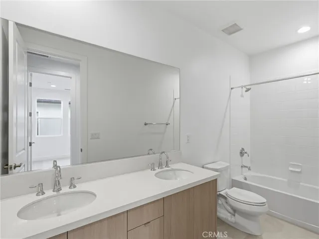 Secondary Bathroom 4 and 5: Merle Prairie Inspired - Skylar at FivePoint Valencia - Photos of another homesite - Not actual home for sale - Photos have similar finishes/selections of homesite 58