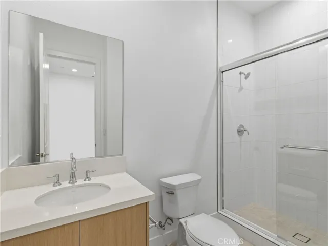 Secondary Bathroom 2: Merle Prairie Inspired - Skylar at FivePoint Valencia - Photos of another homesite - Not actual home for sale - Photos have similar finishes/selections of homesite 58