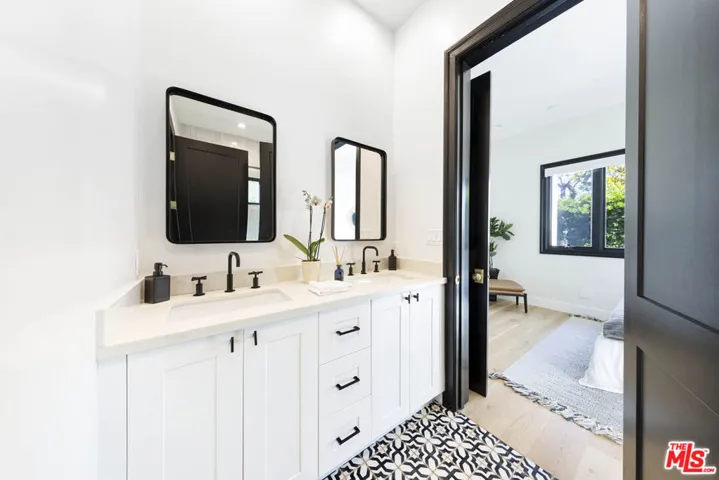 123 S Kilkea Drive, Los Angeles, California 90048