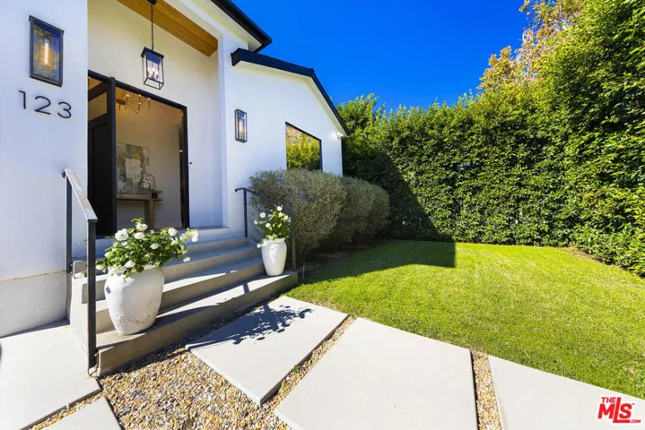 123 S Kilkea Drive, Los Angeles, California 90048