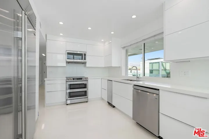 2419 Ocean Front Walk, Venice, California 90291 — photo 5