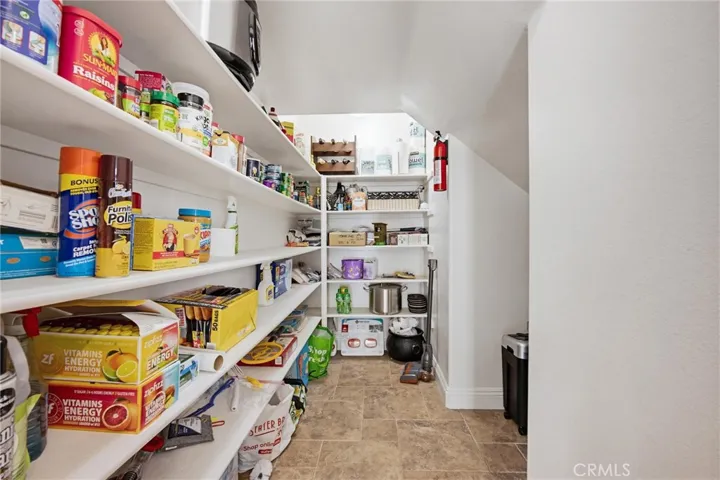 Kitchen pantry