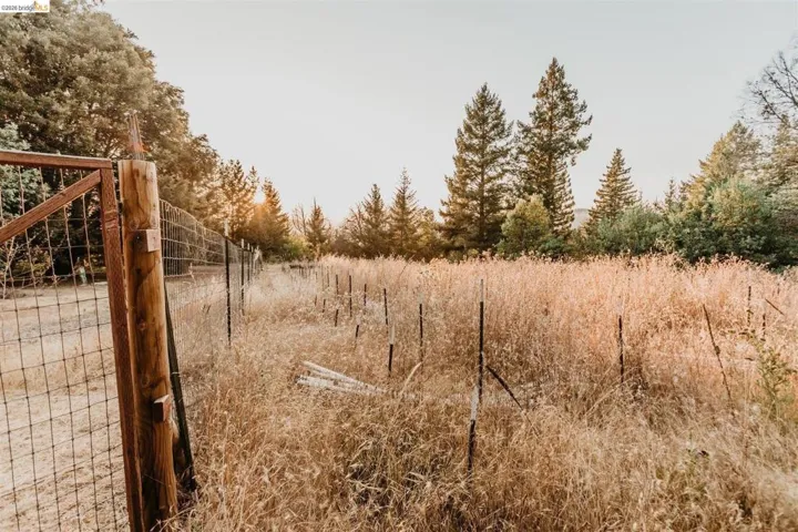 49100 Wickersham Road, Geyserville, California 95441