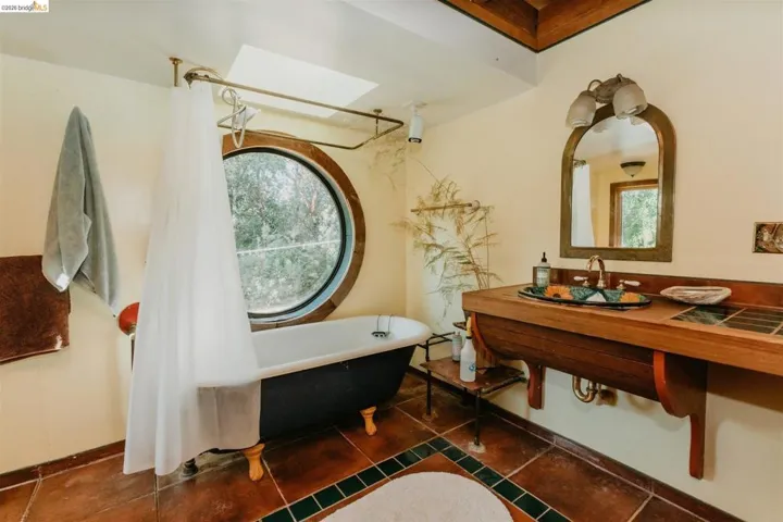49100 Wickersham Road, Geyserville, California 95441