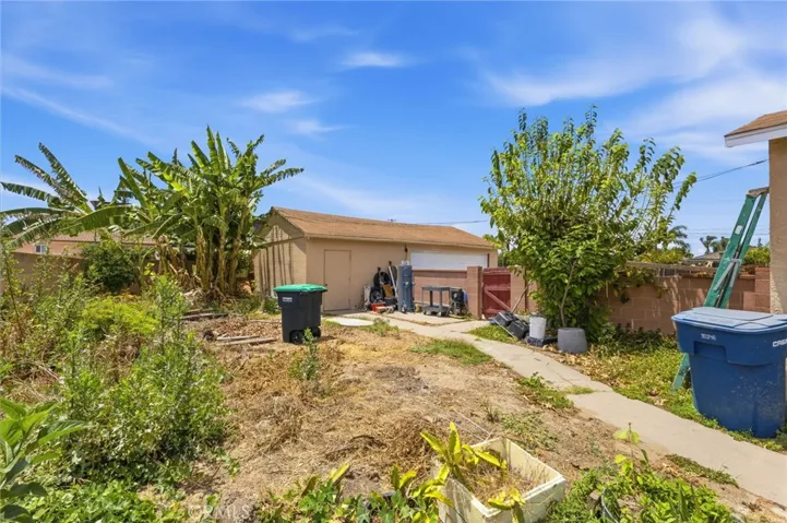 10140 Lindale, Bellflower, California 90706
