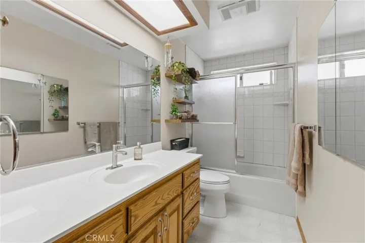 10140 Lindale, Bellflower, California 90706