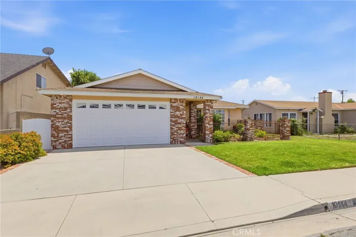10140 Lindale, Bellflower, California 90706