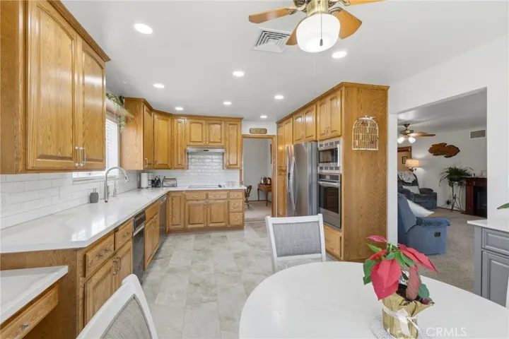 10140 Lindale, Bellflower, California 90706