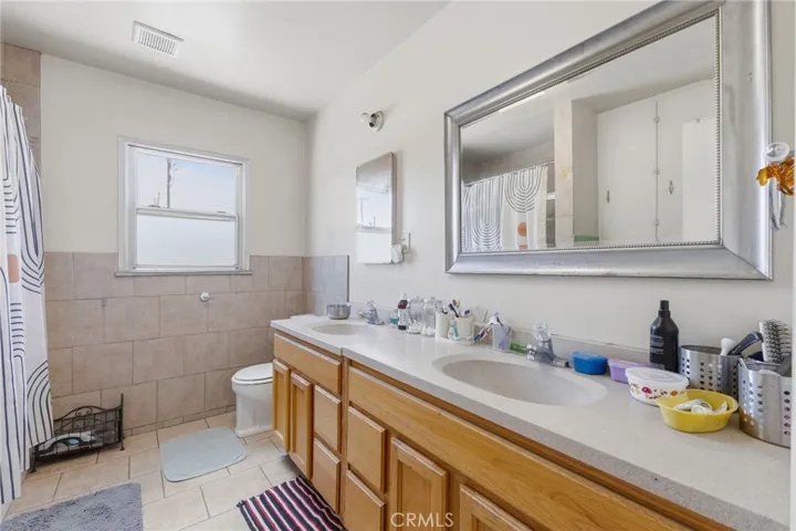 10140 Lindale, Bellflower, California 90706