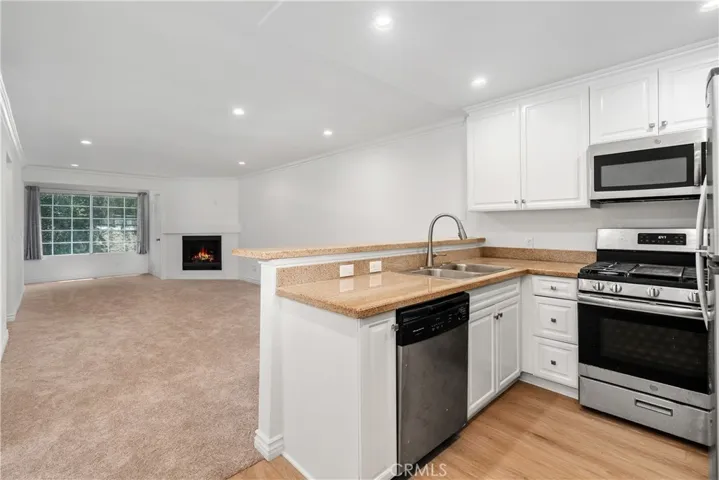5525 Canoga Avenue 218, Woodland Hills, California 91367