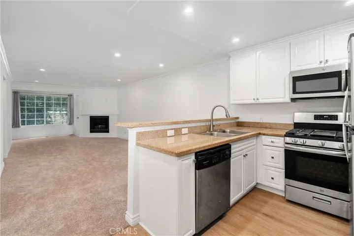 5525 Canoga Avenue 218, Woodland Hills, California 91367