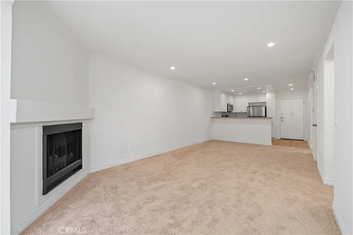 Dining area and breakfast bar