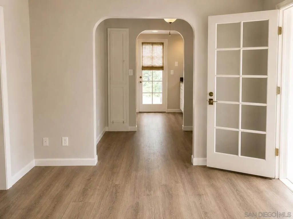 950 B Entry Interior